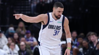 开云官网-🎯克莱命中生涯第2800记三分 历史第5位&amp;距离超越利拉德还差5记