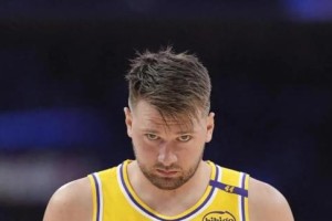 开云网页版-惨负20分湖人仍有利好！东契奇里夫斯集体回暖