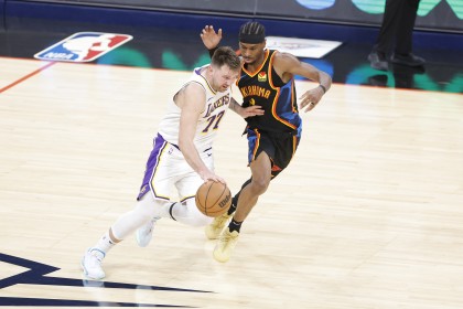 开云网页版-名记半程最佳阵预测：1阵SGA东契奇 2阵库里小卡 3阵KD阿夫迪亚